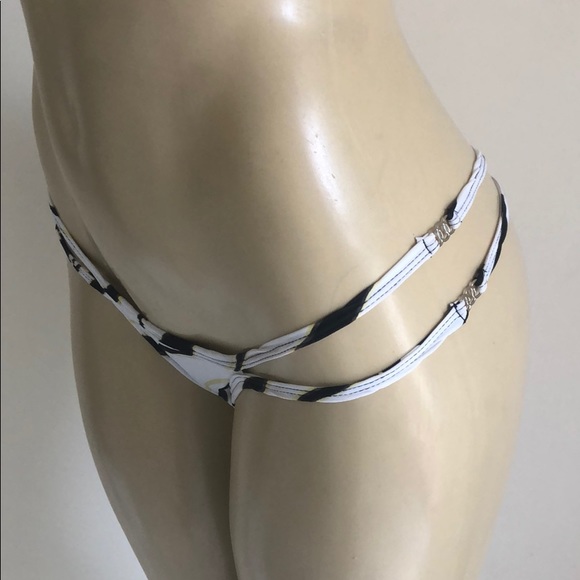 Double string Micro Mini Bikini - Picture 3 of 5